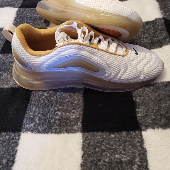 Nike AirMax 720. Sz 11 - Picture 11 of 11
